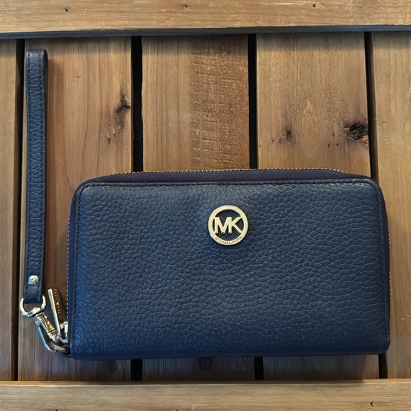 Michael Kors Jet Set Phone Wristlet Wallet - Picture 1 of 10